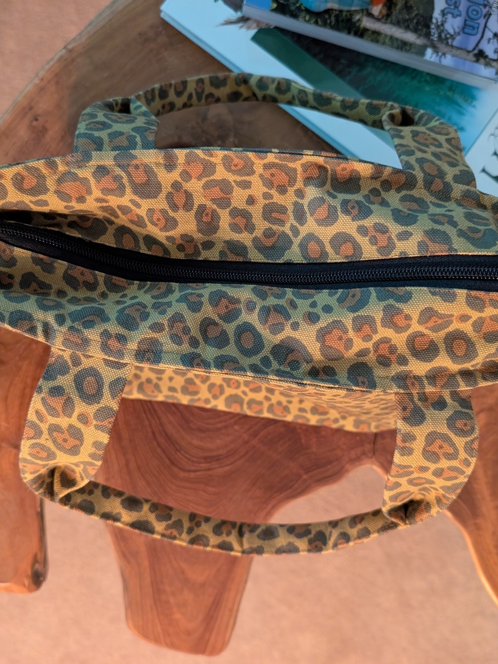 NEW W/O TAGS Leopard Print Canvas Tote - Picture 4 of 4